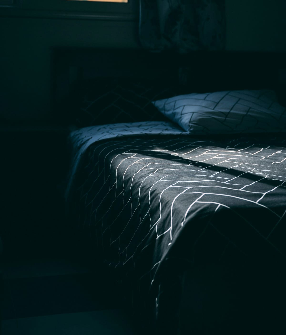 16 idées pour aménager une chambre sans fenêtre Image mise en avant de l’article