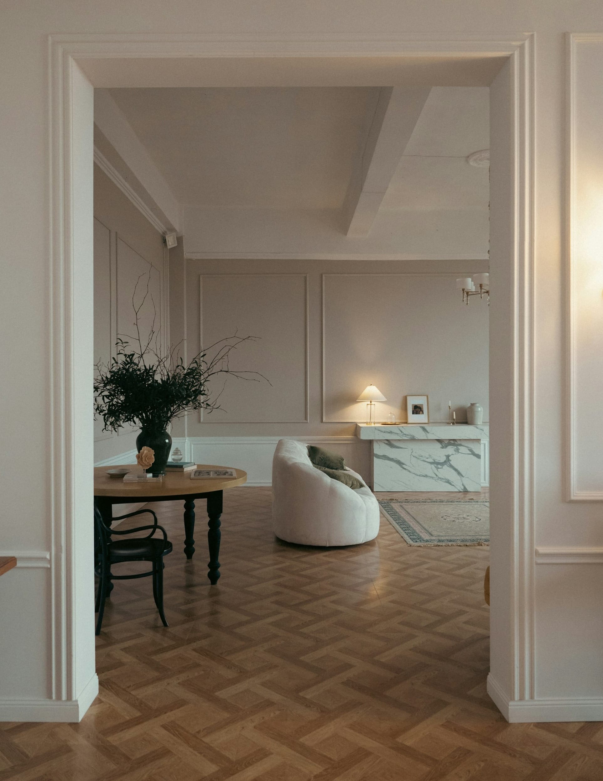 Quel revêtement de sol choisir pour un salon ? Notre guide complet Image de l’article